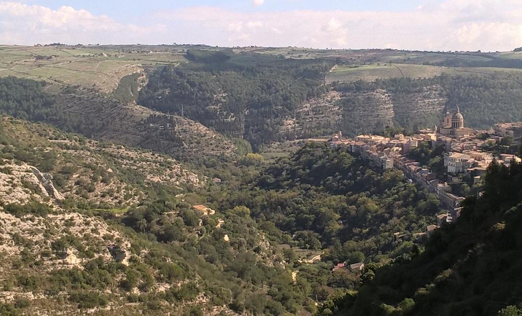 La Rotonda Holiday Home Ragusa Bagian luar foto